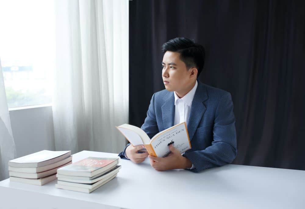 Leader practicing Zen in the workplace by reading